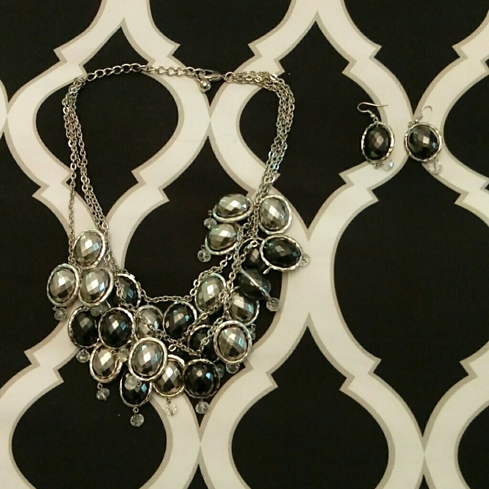 EARRING AND NECKLACE SET
